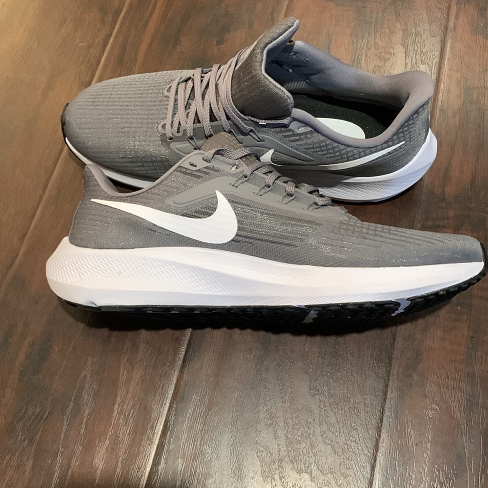 Nike shoes - Picture 4 of 7